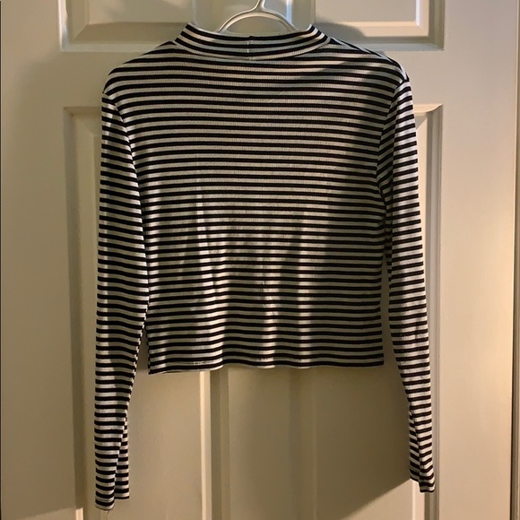 H&M Long Sleeve - Picture 2 of 2